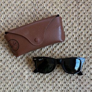 Ray-Ban Black classic wayfarer Sunglasses with Brown Leather Case